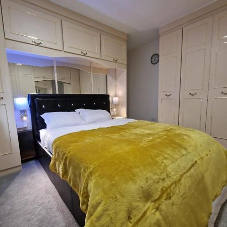 Delightful & Spacious Guest House In Farnworth Near Bolton Hospital エクステリア 写真