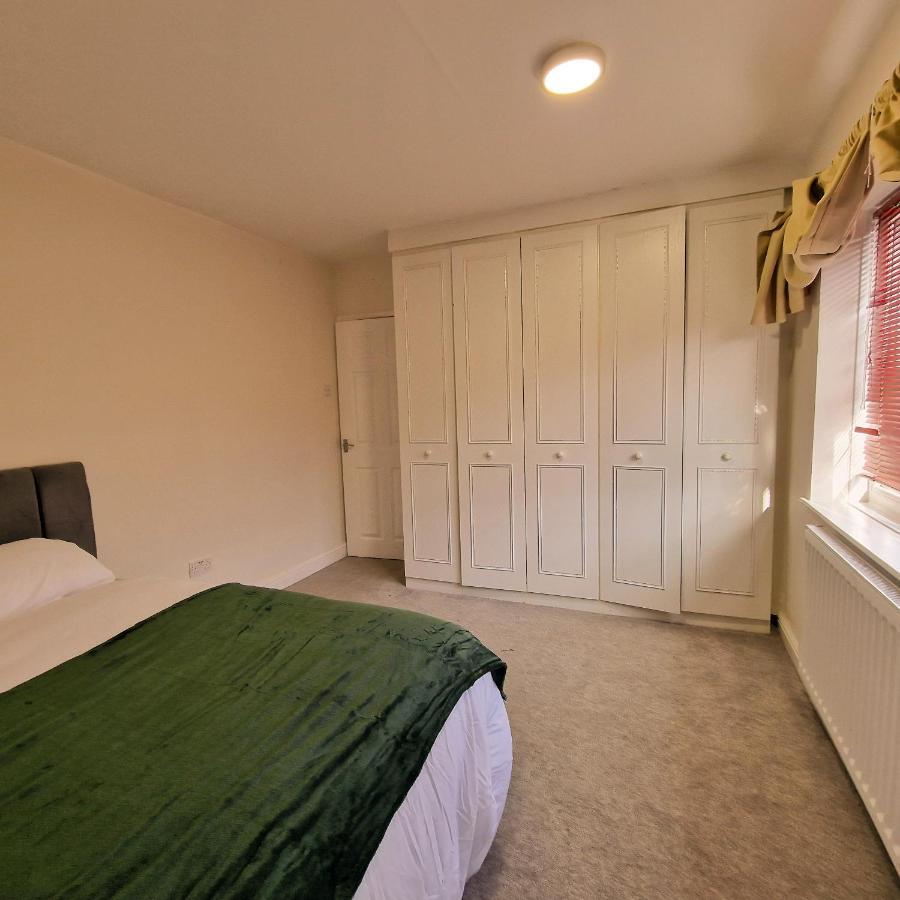 Delightful & Spacious Guest House In Farnworth Near Bolton Hospital エクステリア 写真