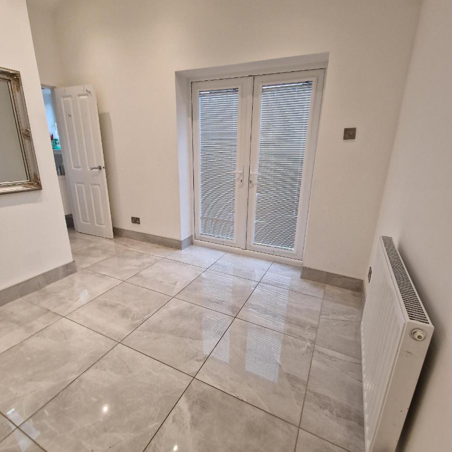 Delightful & Spacious Guest House In Farnworth Near Bolton Hospital エクステリア 写真